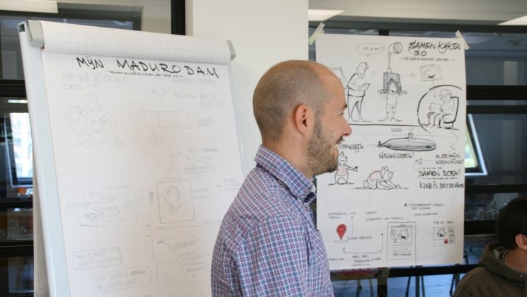 vergadering bij madurodam