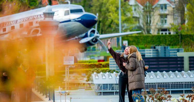 Bezoekers in Madurodam tijdens Tulpenborrel