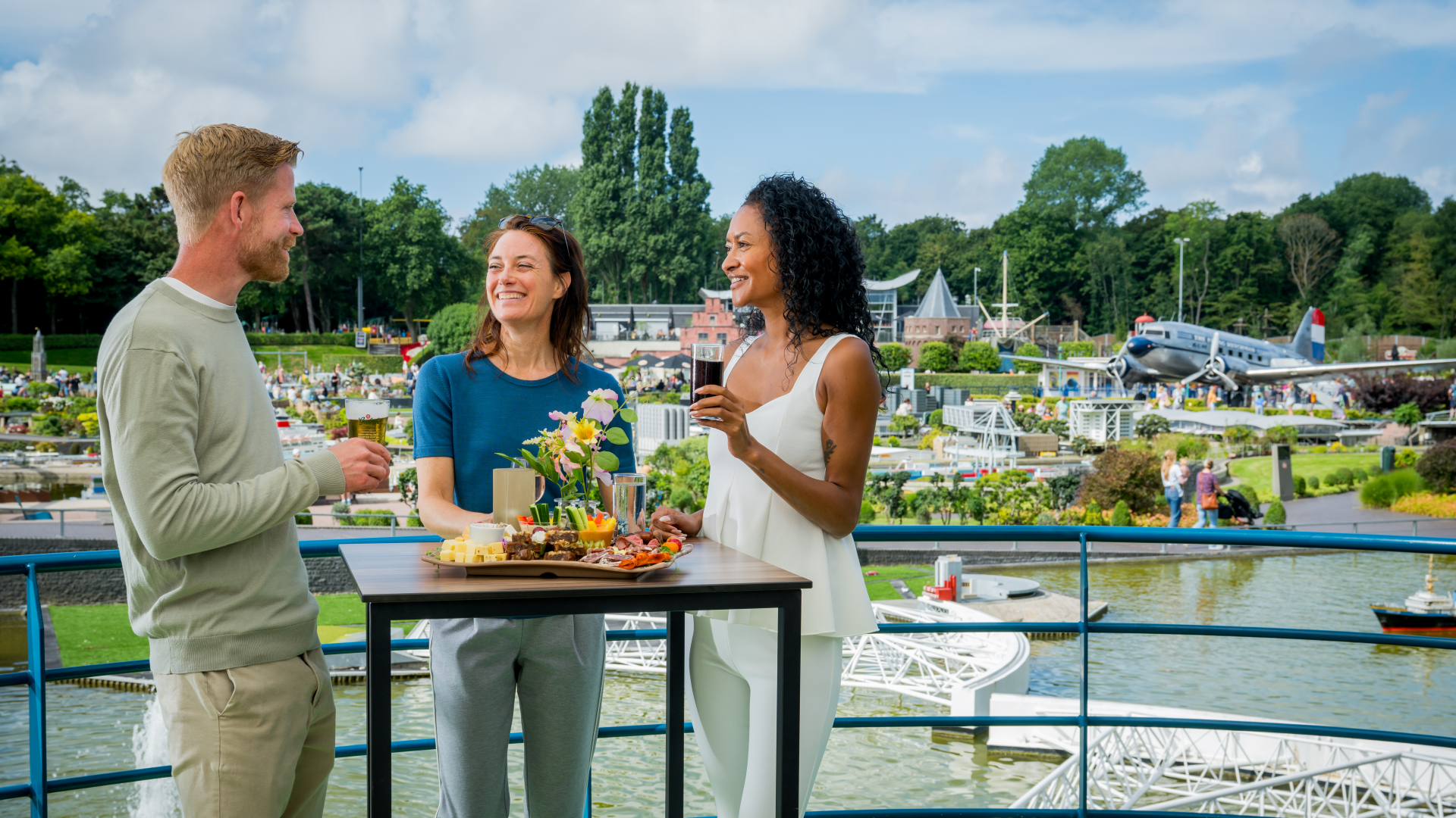Zomerse borrel in Madurodam