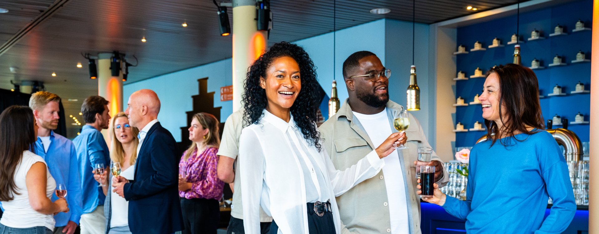 Zakelijke borrel in foyer in Madurodam