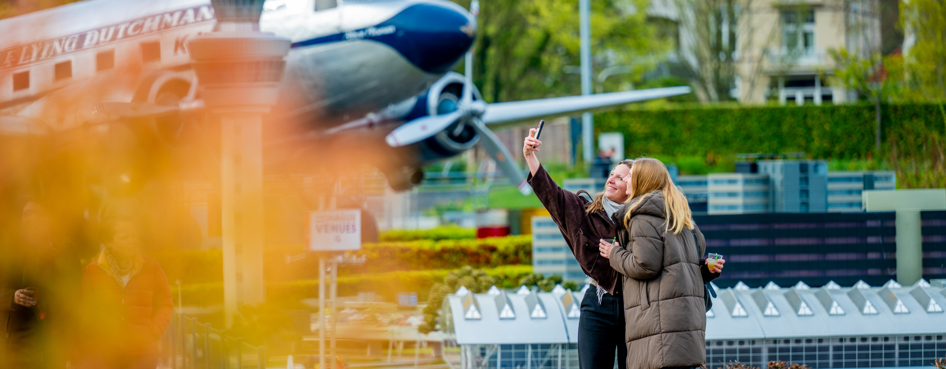 Bezoekers in Madurodam tijdens Tulpenborrel